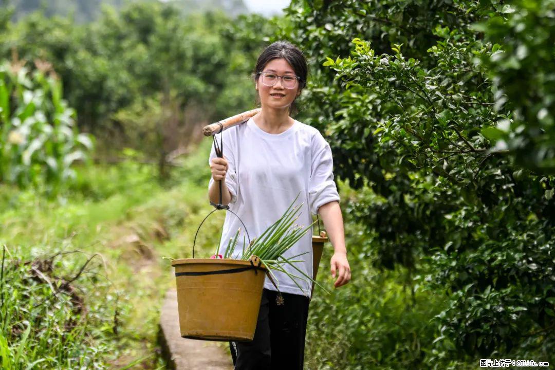 全网追的“扁担女孩”，找了一份暑假工，时薪12元 - 抚顺生活资讯 - 抚顺28生活网 fushun.28life.com