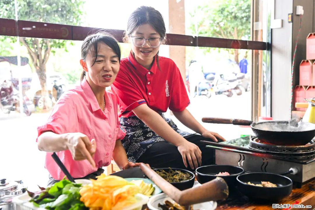 全网追的“扁担女孩”，找了一份暑假工，时薪12元 - 抚顺生活资讯 - 抚顺28生活网 fushun.28life.com
